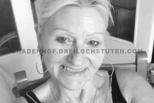 Einmal eine devote Dreilochstute ficken.