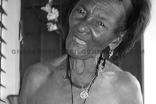 Natürlich haben wir auf dem Gnadenhof für Dreilochstuten auch eine schwarze Dreilochstute.